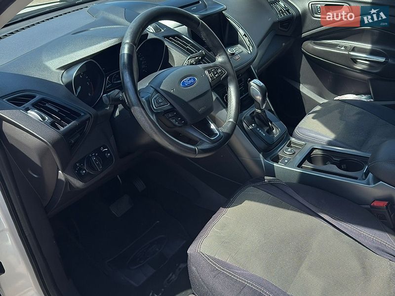 Позашляховик / Кросовер Ford Kuga 2016 в Решетилівці