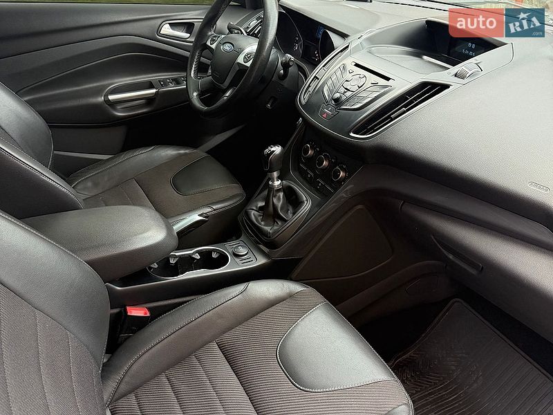 Позашляховик / Кросовер Ford Kuga 2015 в Львові
