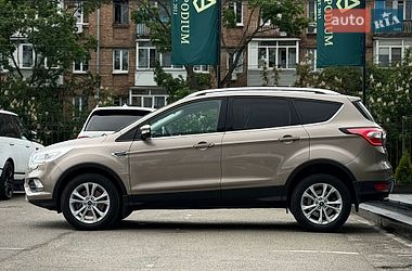 Позашляховик / Кросовер Ford Kuga 2019 в Києві