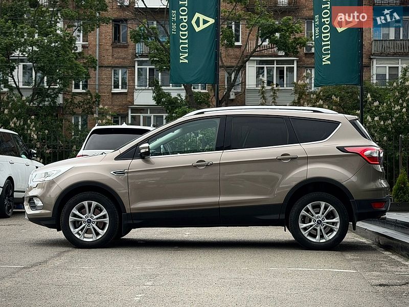 Позашляховик / Кросовер Ford Kuga 2019 в Києві