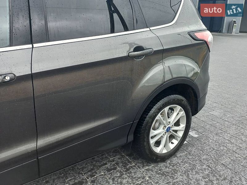 Позашляховик / Кросовер Ford Kuga 2017 в Львові