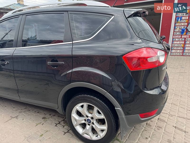 Позашляховик / Кросовер Ford Kuga 2012 в Винниках