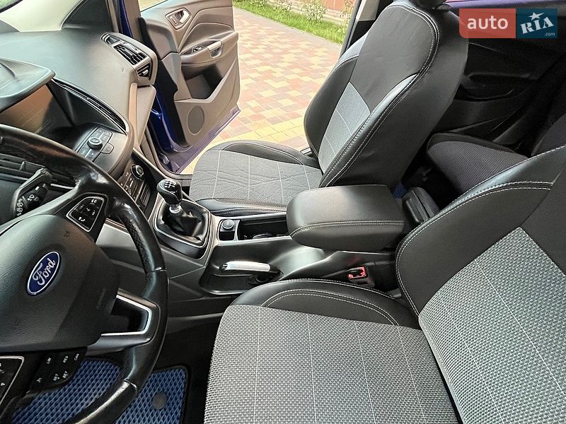 Внедорожник / Кроссовер Ford Kuga 2017 в Березному