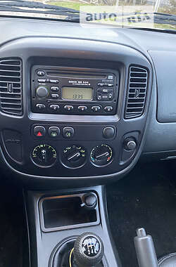 Внедорожник / Кроссовер Ford Maverick 2004 в 