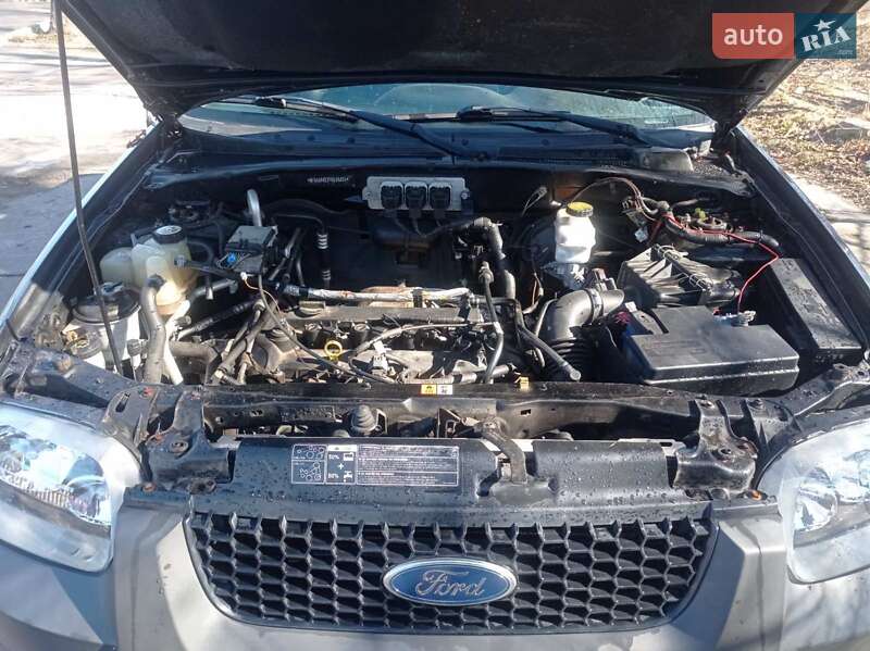 Внедорожник / Кроссовер Ford Maverick 2005 в Костополе