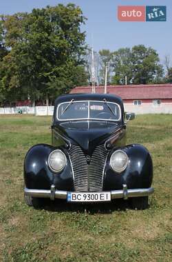 Седан Ford Model 48 1935 в Львове