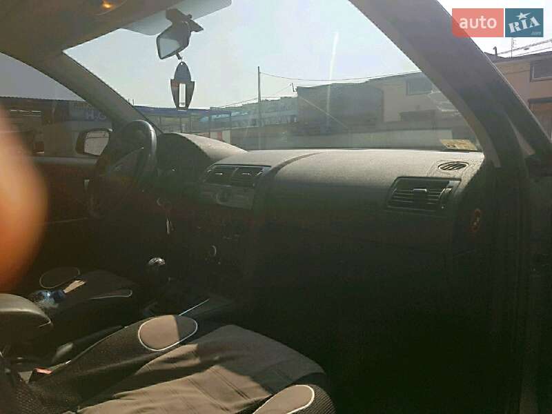 Седан Ford Mondeo 2003 в Черновцах