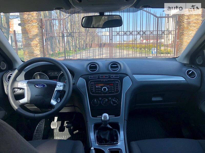 Седан Ford Mondeo 2012 в Стрию