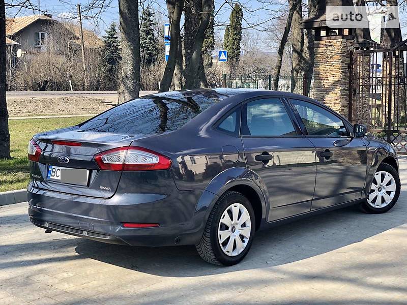 Седан Ford Mondeo 2012 в Стрию