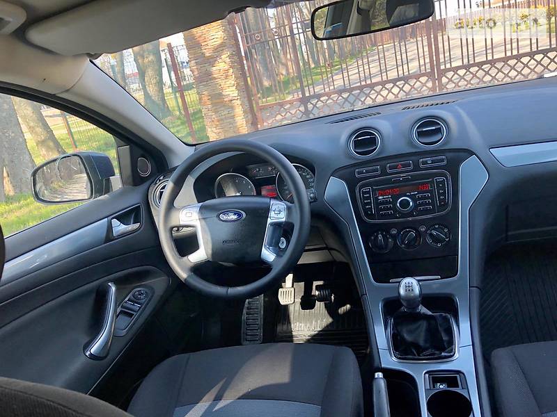 Седан Ford Mondeo 2012 в Стрию