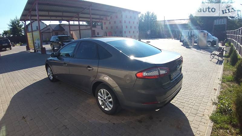 Седан Ford Mondeo 2012 в Сокале