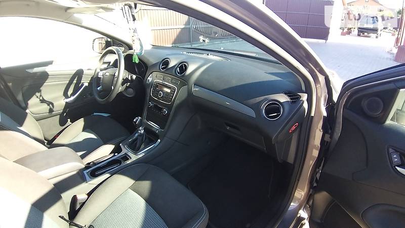 Седан Ford Mondeo 2012 в Сокале