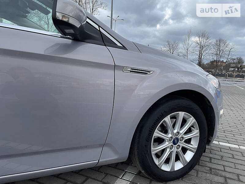 Седан Ford Mondeo 2014 в Коломые