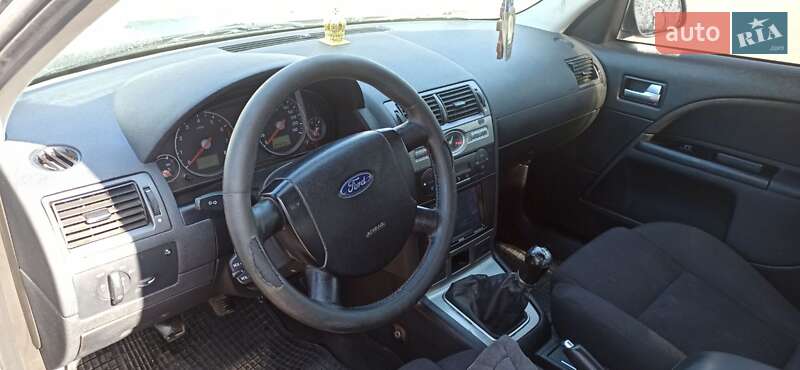 Седан Ford Mondeo 2003 в Черновцах