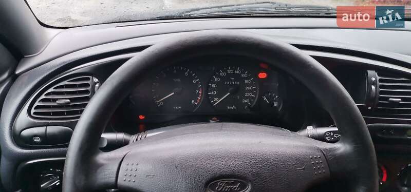 Ліфтбек Ford Mondeo 1996 в Сумах