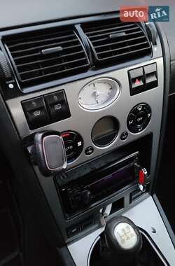 Лифтбек Ford Mondeo 2001 в 