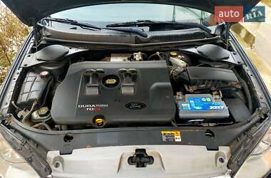 Хэтчбек Ford Mondeo 2005 в 