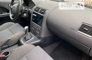 Лифтбек Ford Mondeo 2004 в 