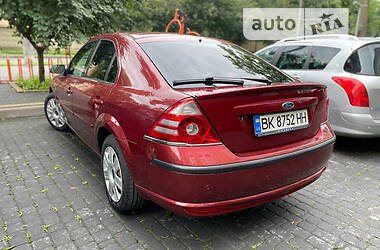 Лифтбек Ford Mondeo 2004 в 