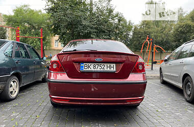 Лифтбек Ford Mondeo 2004 в 