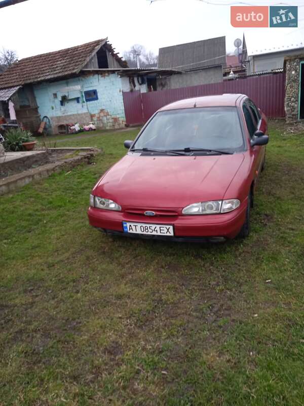 Седан Ford Mondeo 1994 в Кіцмані