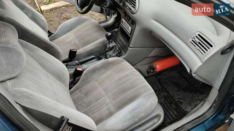 Лифтбек Ford Mondeo 1993 в Шумске