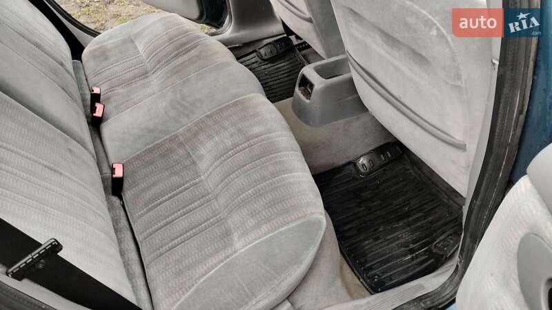 Лифтбек Ford Mondeo 1993 в Шумске