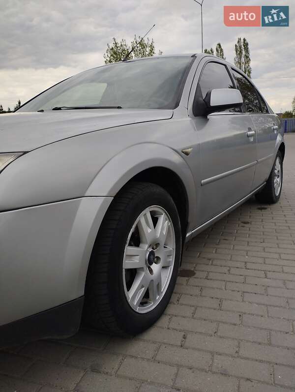 Лифтбек Ford Mondeo 2003 в Ковеле