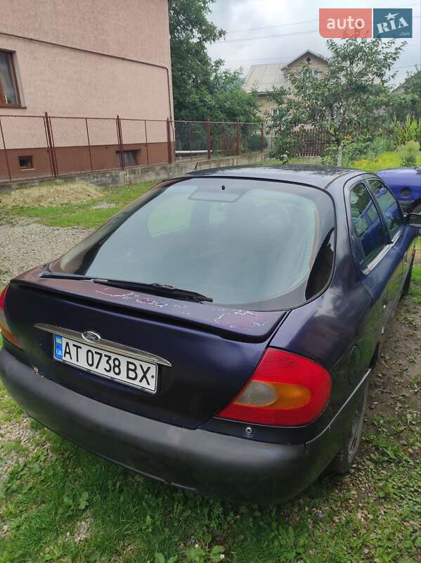 Лифтбек Ford Mondeo 1996 в Надворной