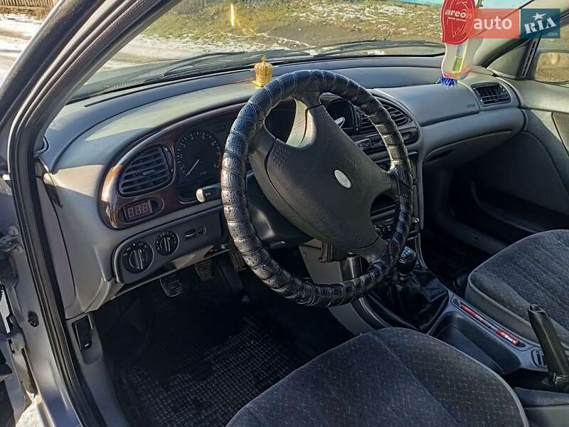 Седан Ford Mondeo 1995 в Новоселиці