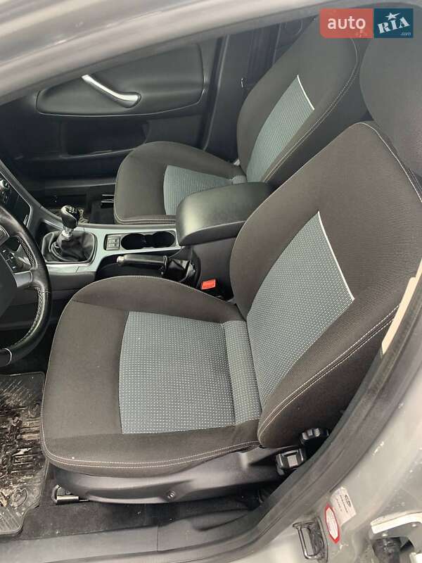 Универсал Ford Mondeo 2011 в Ровно