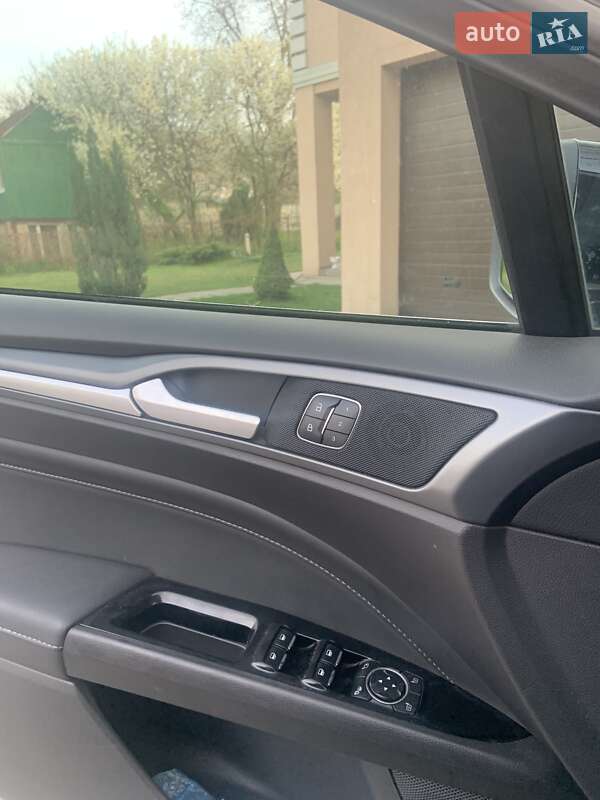 Седан Ford Mondeo 2016 в Киеве