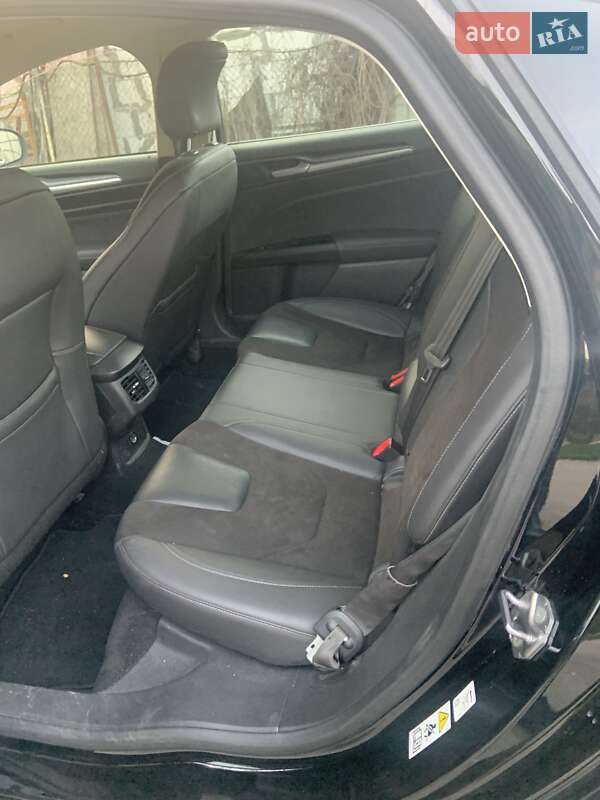 Седан Ford Mondeo 2016 в Киеве