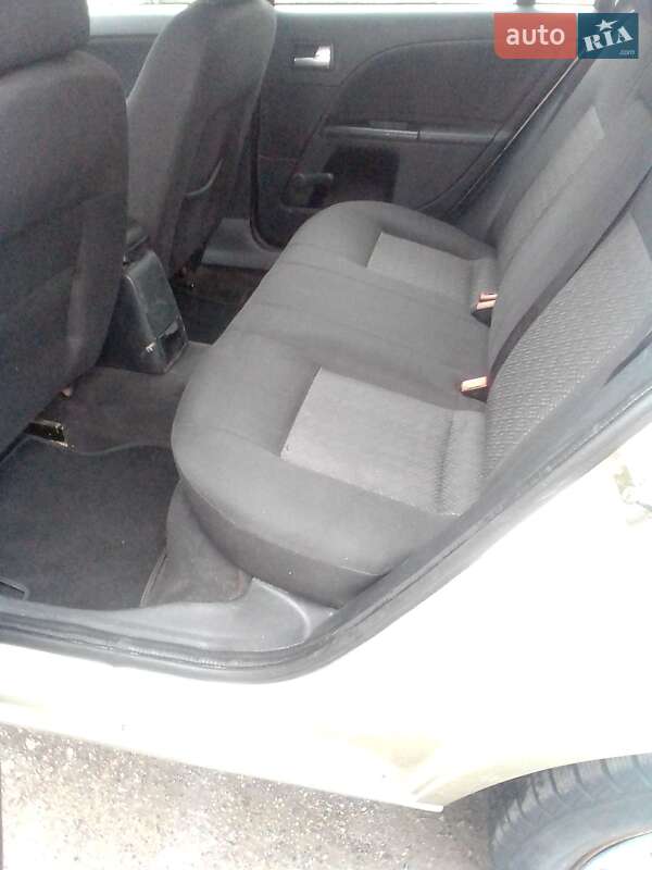 Седан Ford Mondeo 2005 в Сумах