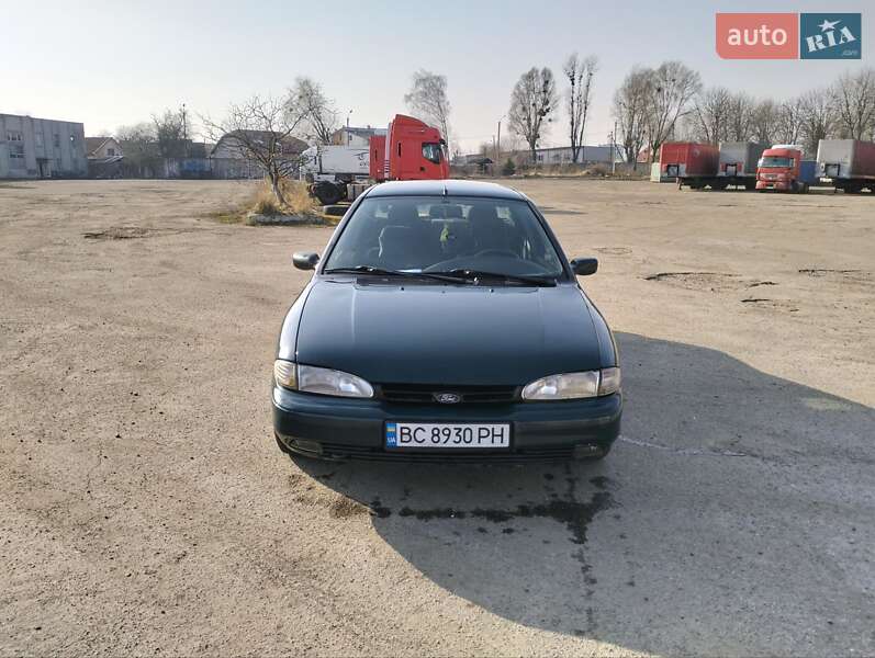 Седан Ford Mondeo 1996 в Львове