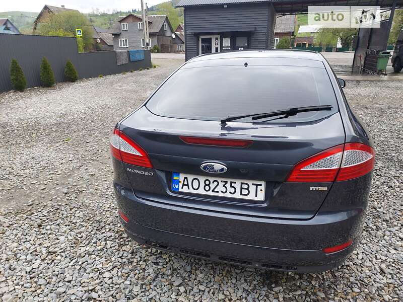 Седан Ford Mondeo 2010 в Рахове