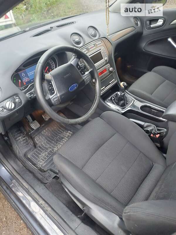 Седан Ford Mondeo 2010 в Рахове