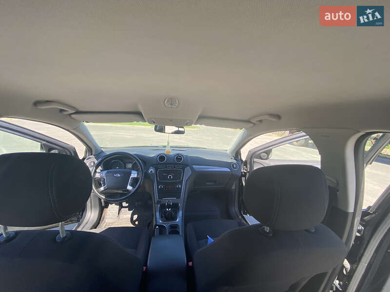 Седан Ford Mondeo 2012 в Буче