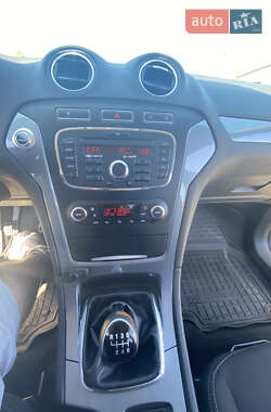 Седан Ford Mondeo 2012 в Буче