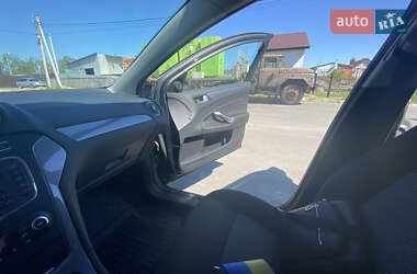 Седан Ford Mondeo 2012 в Буче
