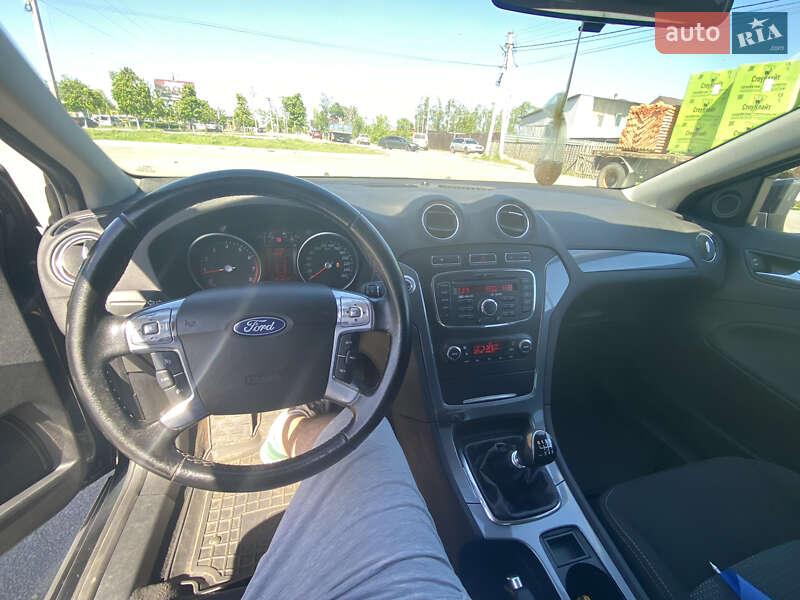 Седан Ford Mondeo 2012 в Буче