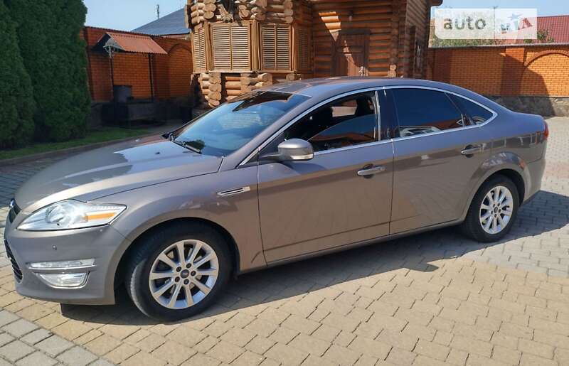 Седан Ford Mondeo 2012 в Хусте