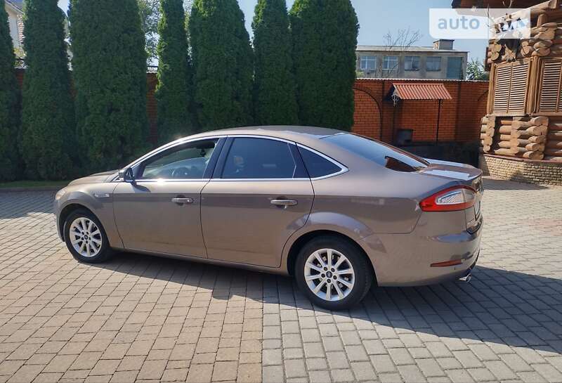Седан Ford Mondeo 2012 в Хусте