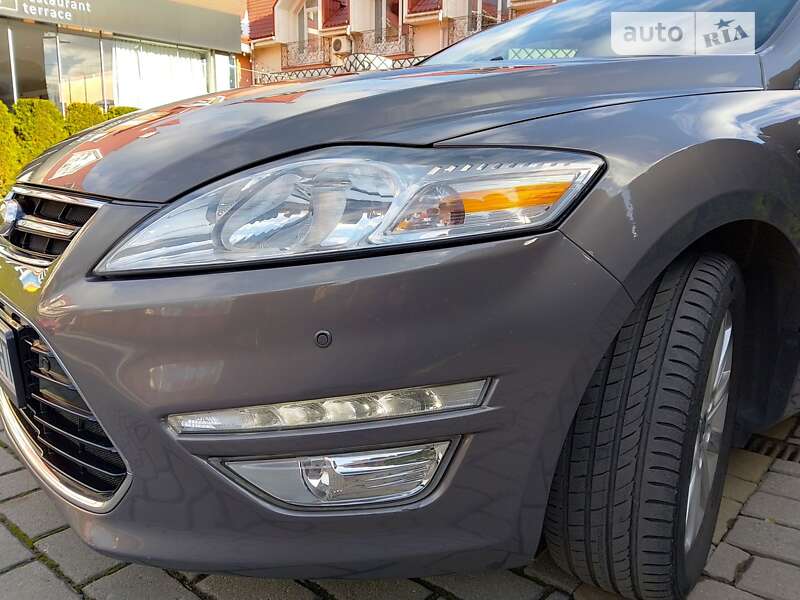 Седан Ford Mondeo 2012 в Хусте