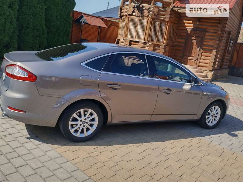 Седан Ford Mondeo 2012 в Хусте