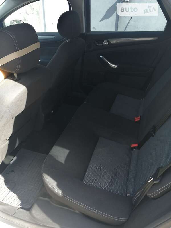 Універсал Ford Mondeo 2011 в Рокитному
