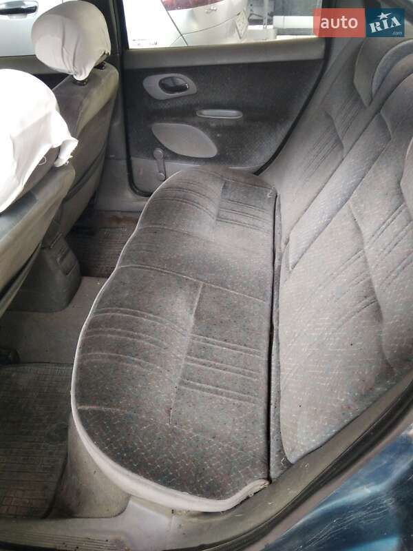 Седан Ford Mondeo 1994 в Новояворовске