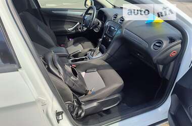 Седан Ford Mondeo 2011 в Гатне