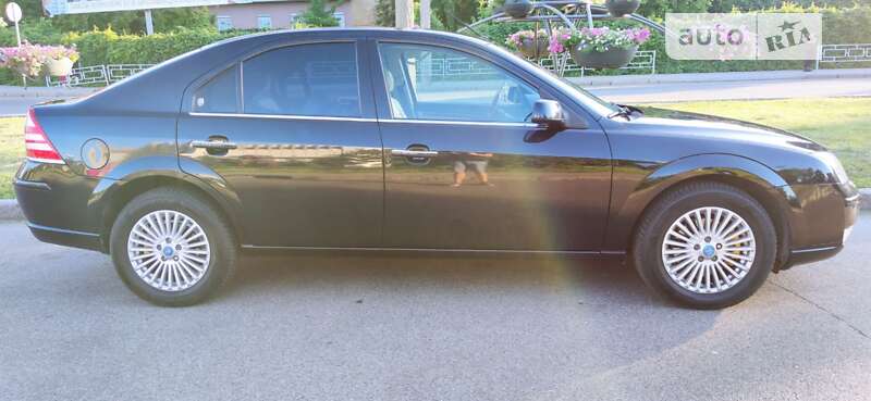 Лифтбек Ford Mondeo 2006 в Чернигове