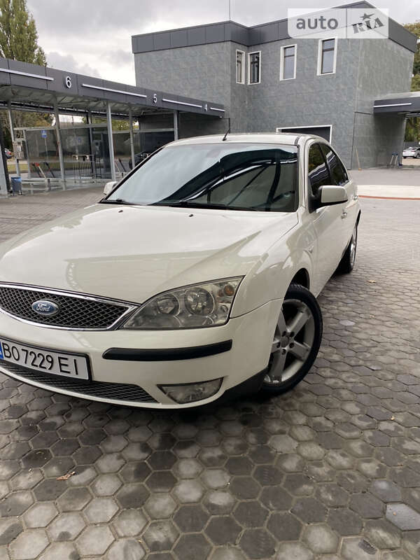 Ліфтбек Ford Mondeo 2004 в Бродах